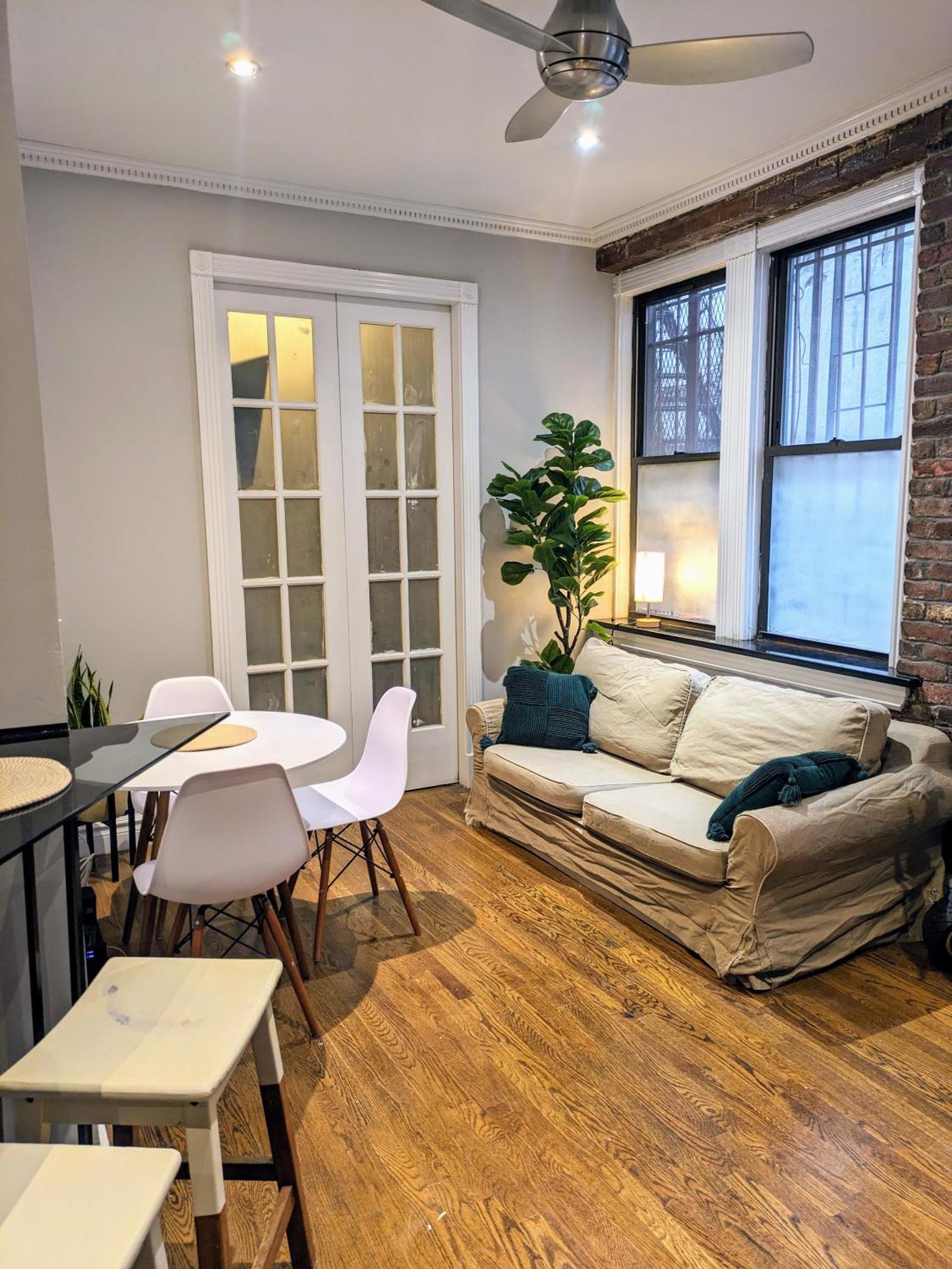 Lovely Room At 3 Bedroom Apt At The Heart Of East Village New York Exterior photo