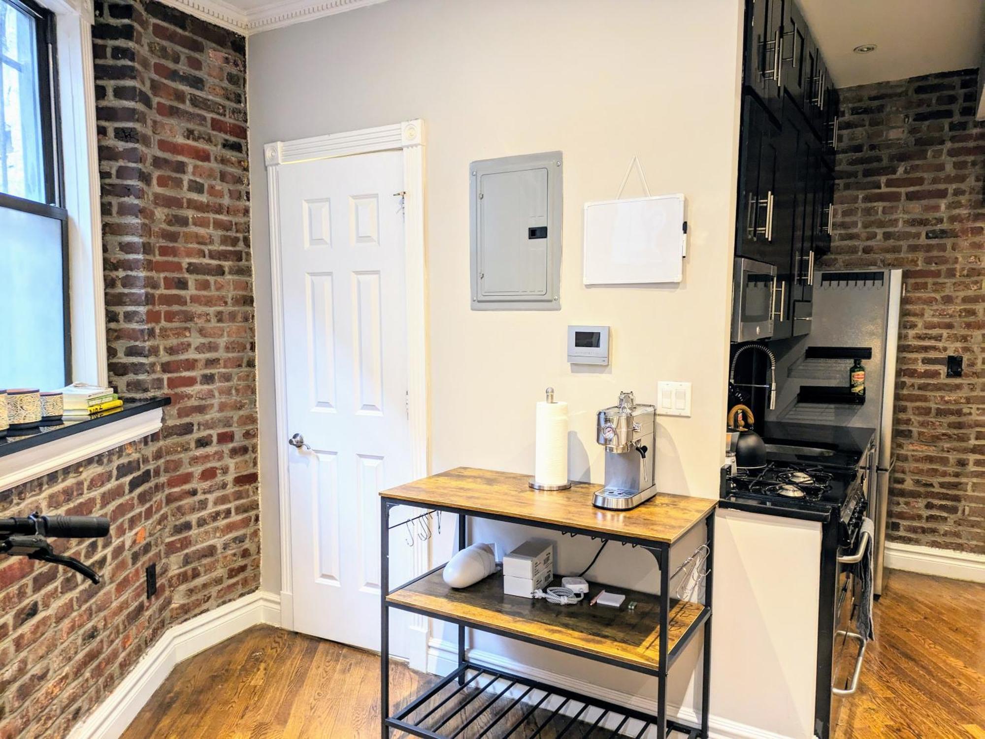 Lovely Room At 3 Bedroom Apt At The Heart Of East Village New York Exterior photo