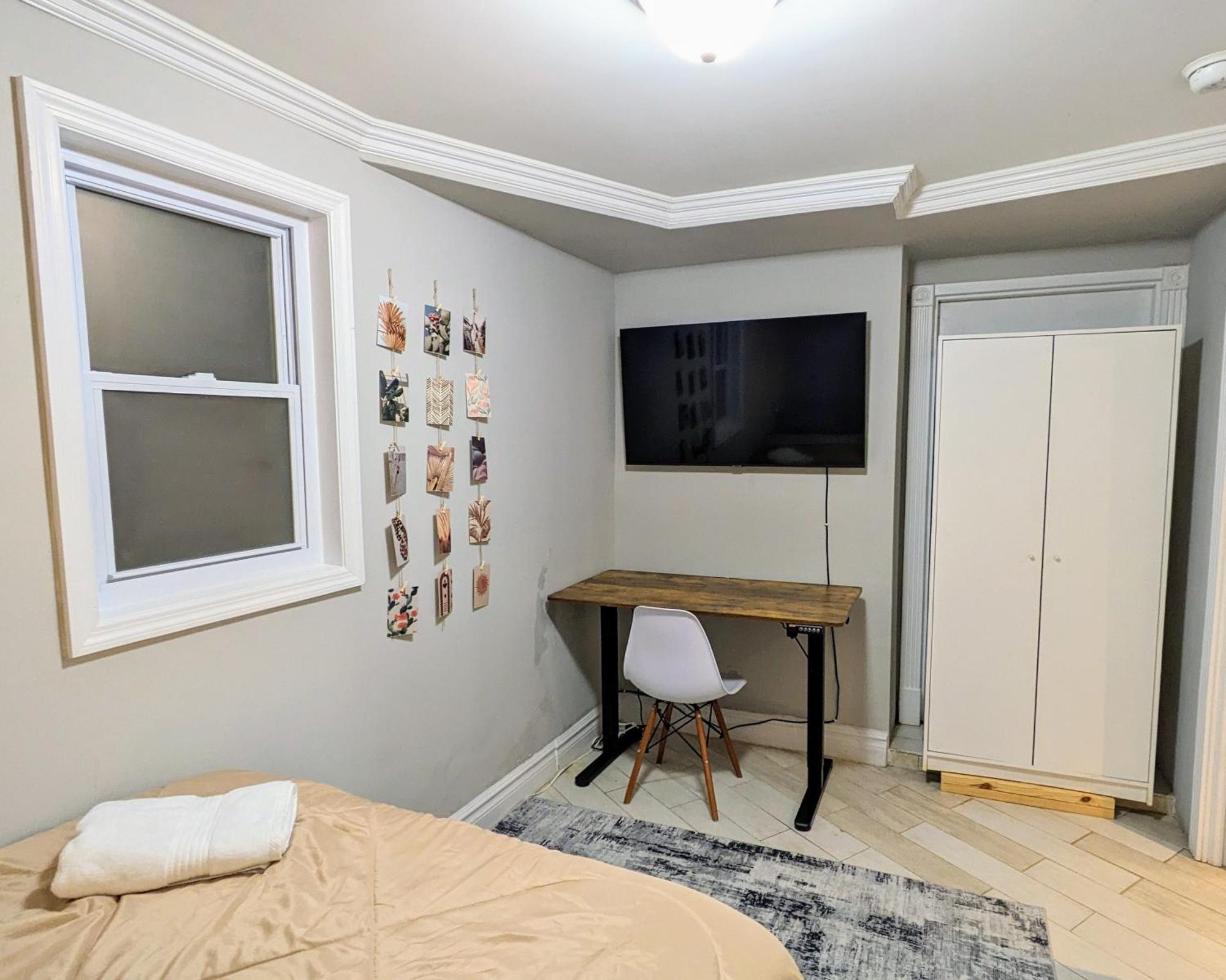 Lovely Room At 3 Bedroom Apt At The Heart Of East Village New York Exterior photo