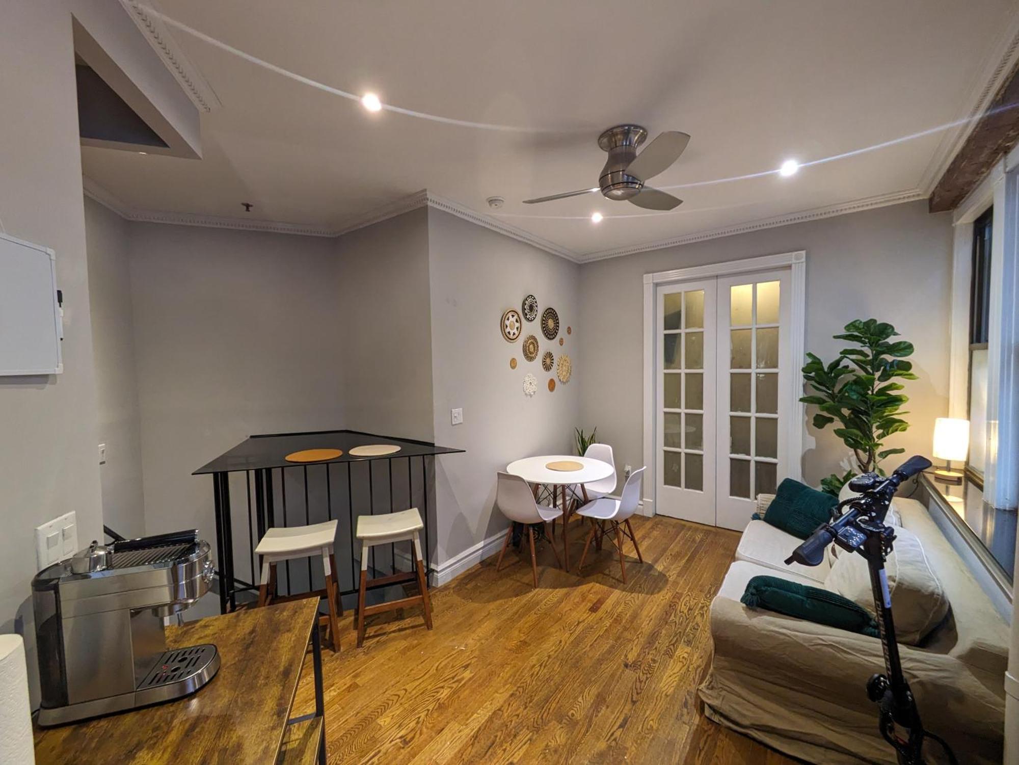 Lovely Room At 3 Bedroom Apt At The Heart Of East Village New York Exterior photo