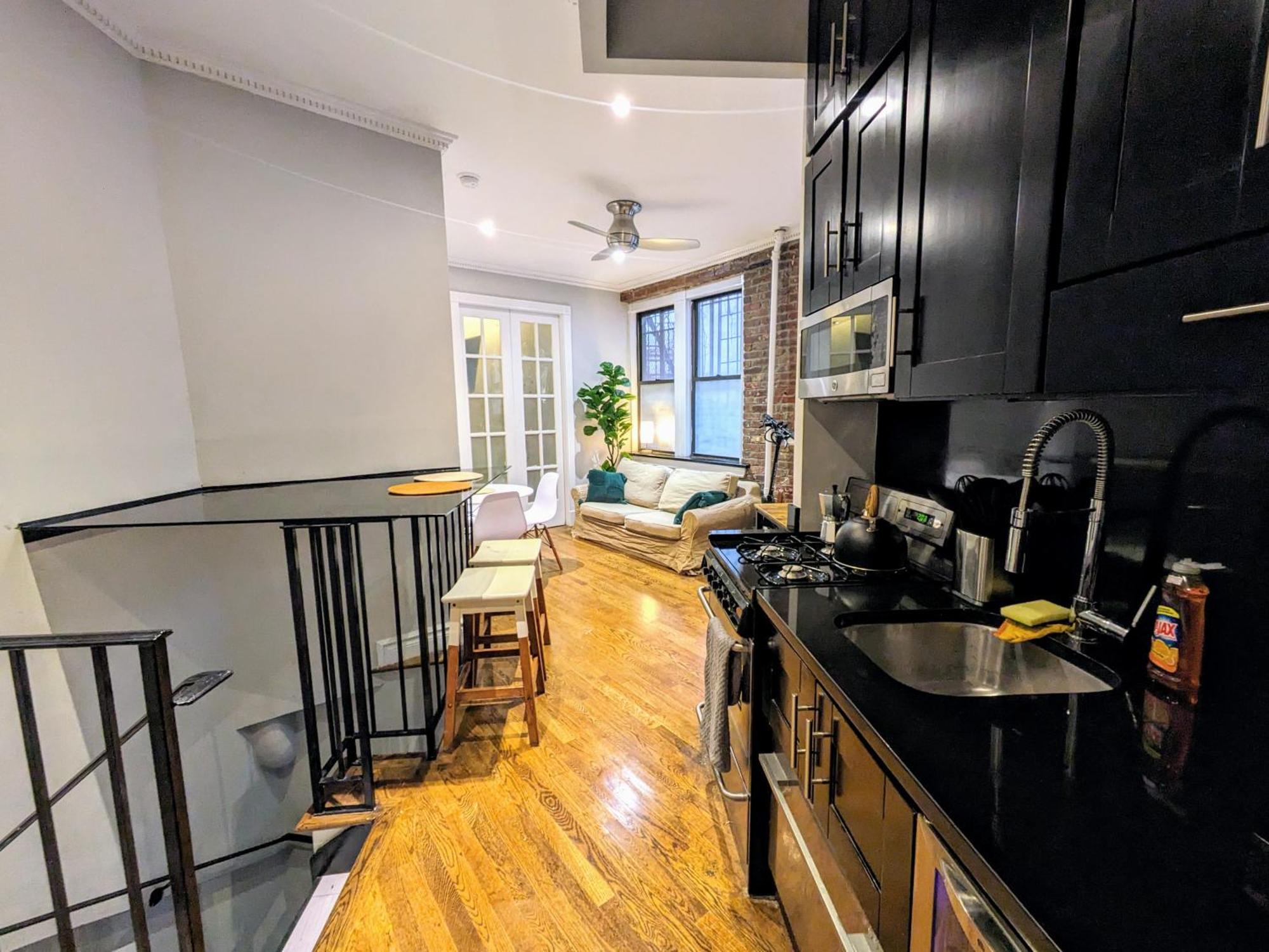 Lovely Room At 3 Bedroom Apt At The Heart Of East Village New York Exterior photo