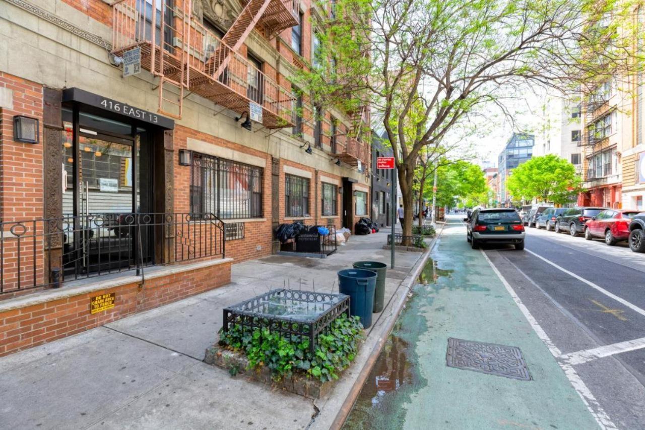 Lovely Room At 3 Bedroom Apt At The Heart Of East Village New York Exterior photo