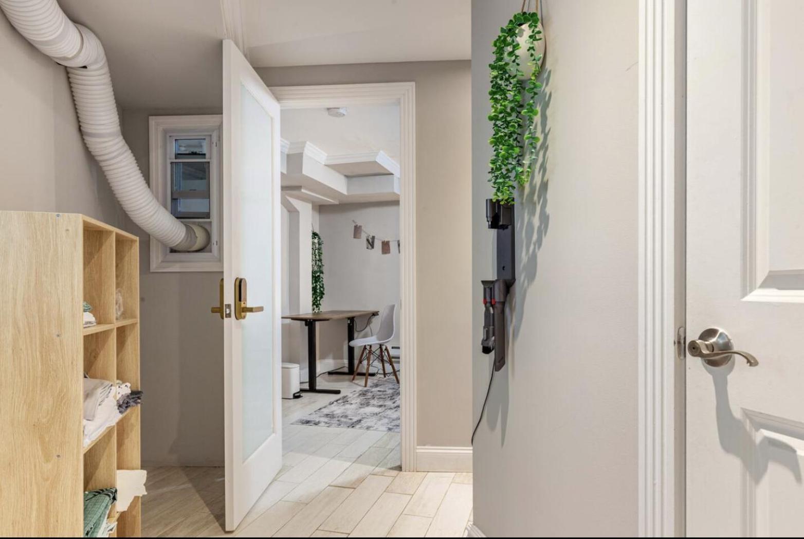 Lovely Room At 3 Bedroom Apt At The Heart Of East Village New York Exterior photo