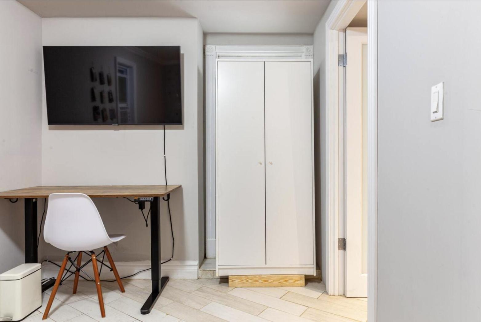 Lovely Room At 3 Bedroom Apt At The Heart Of East Village New York Exterior photo
